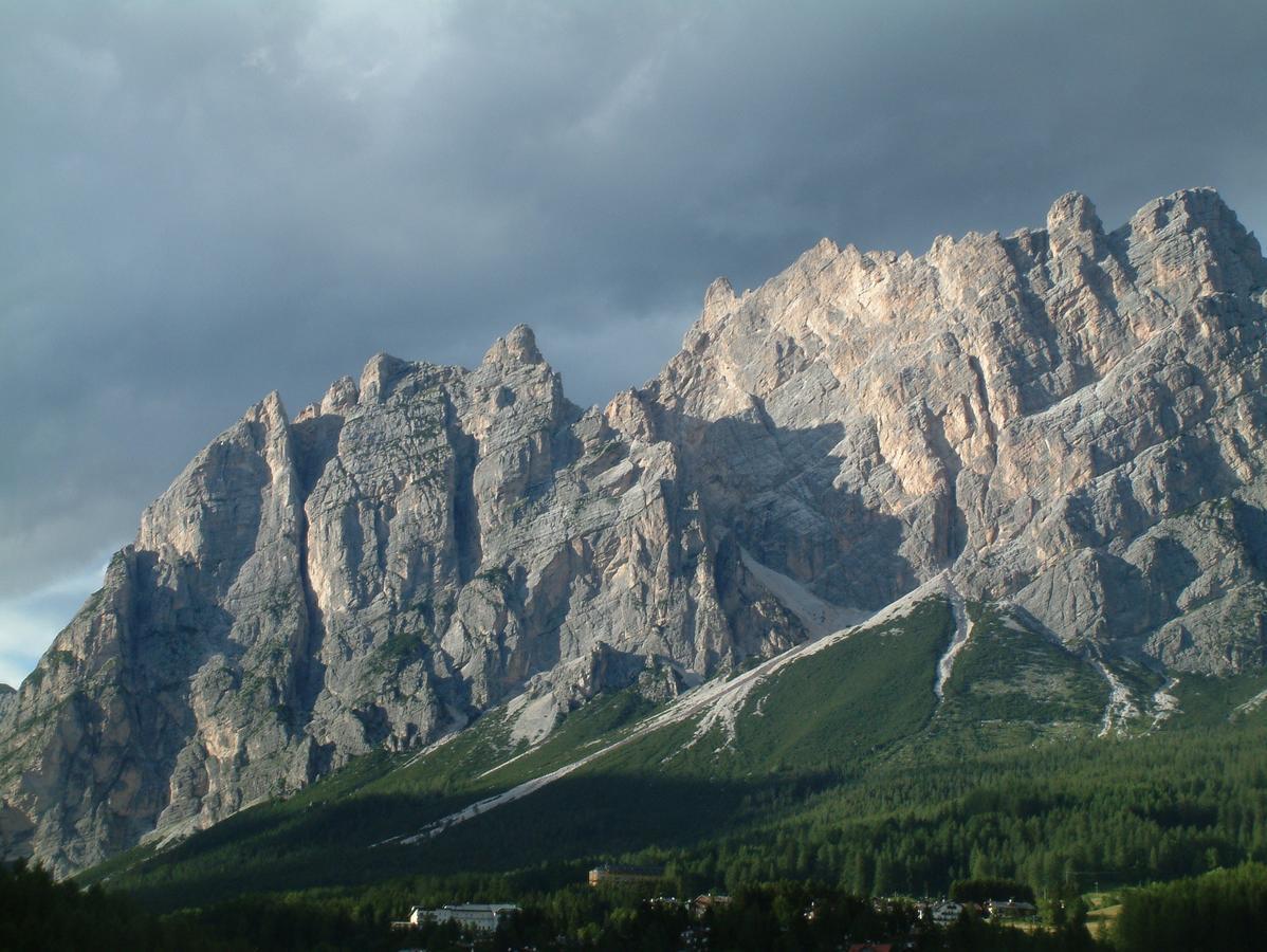 Hotel Oasi Cortina dʼAmpezzo Zewnętrze zdjęcie