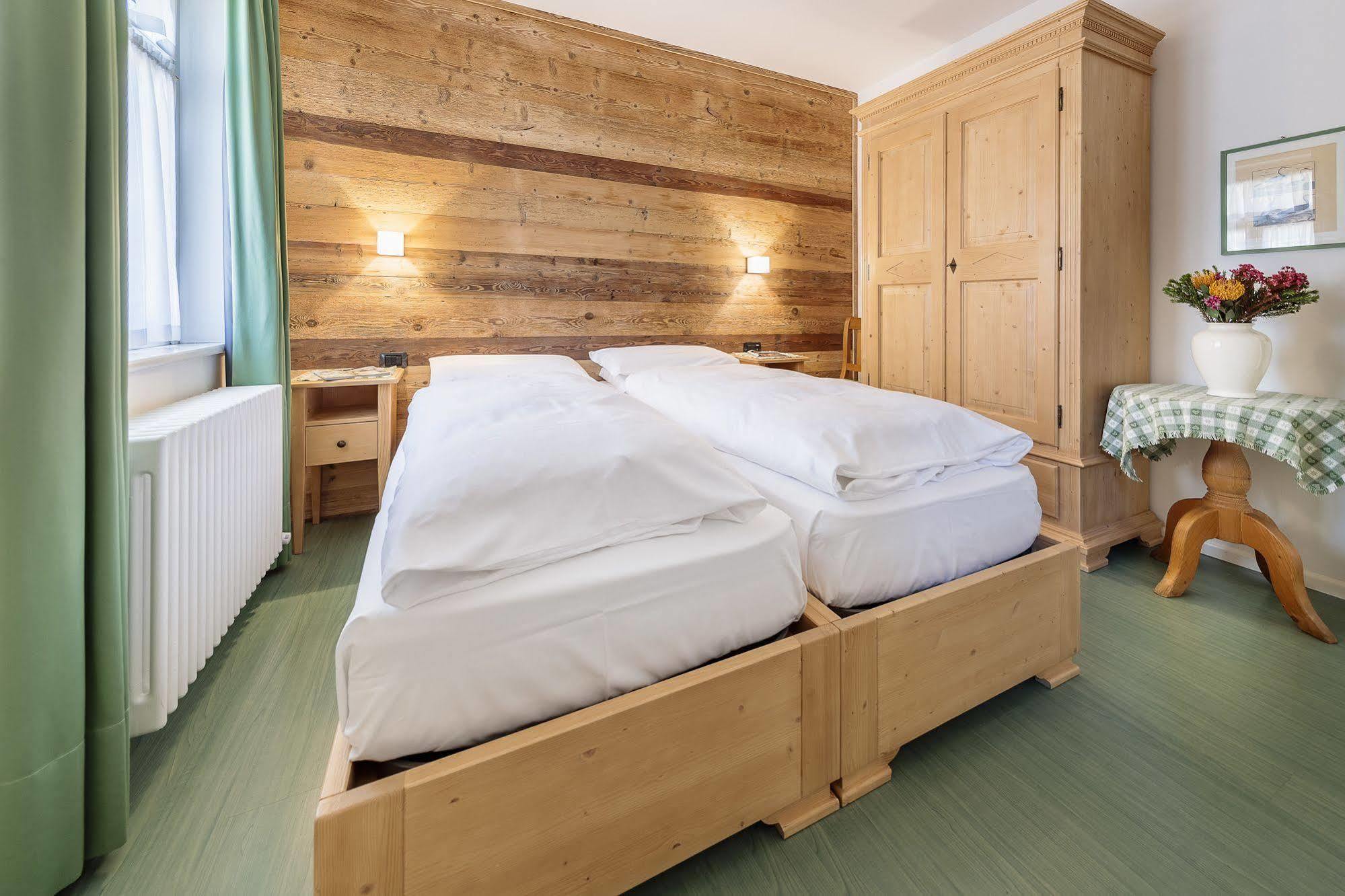 Hotel Oasi Cortina dʼAmpezzo Zewnętrze zdjęcie