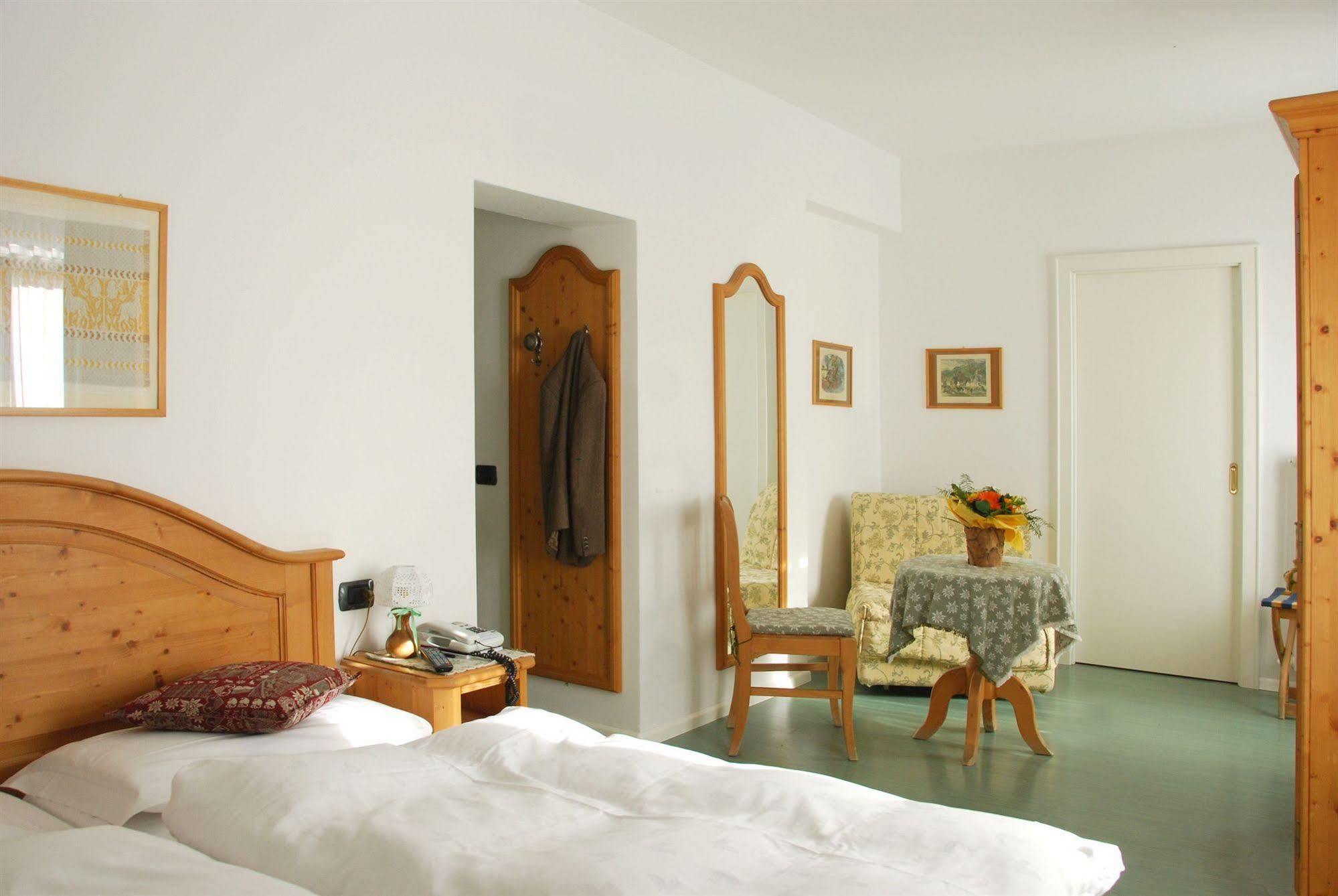 Hotel Oasi Cortina dʼAmpezzo Zewnętrze zdjęcie